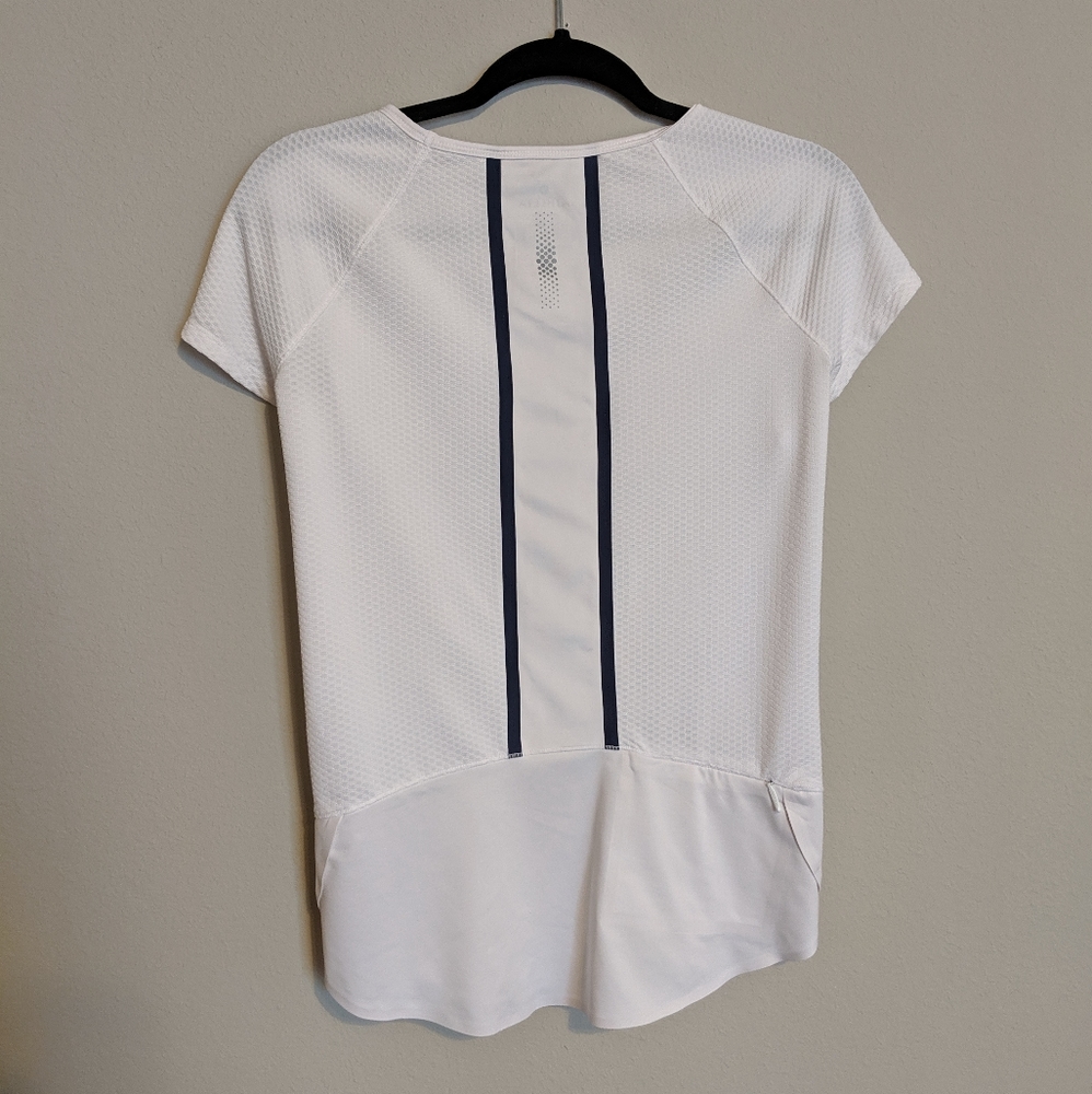 SOLD Athleta workout top - Picture 2 of 6